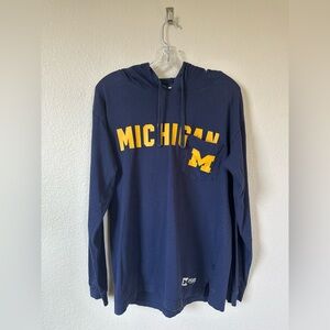 PINK Victoria's Secret Michigan Wolverines Hoodie Top - Size M - 5th & Ocean